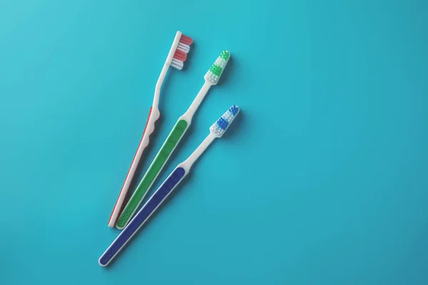 Familia Cepillos Dientes Sobre Fondo Azul Espacio Copia Espacio Para — Foto de Stock