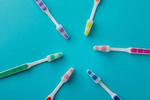 Cepillos Dientes Sobre Fondo Azul Seis Piezas Forma Estrella — Foto de Stock