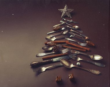 Eski bir vintage kart kavramı. Soyut Noel ağacı çatal koyu kahverengi zemin üzerine yapılan.