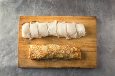 pirinç almak kurulu pişirme üzerinde. üstten görünüm, gözleme