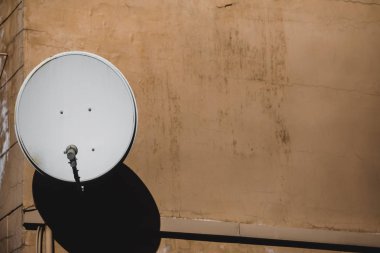 uydu çanağı bir bina duvar