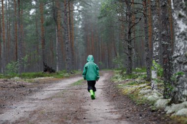 Erkek mantar toplayıcısı... 