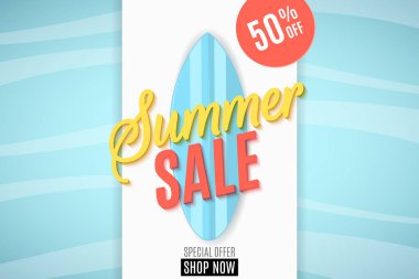 Yaz satışı el ilanı. Mavi sörf tahtası ve kaligrafi metin. Çizgi film düz stil. Yazı. Büyük indirimler. Karton kapak. Poster web mağaza için. Deniz suyu ve dalgalar. Vektör çizim. EPS 10