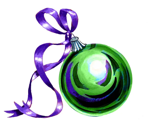 Bola de Natal verde brilhante de vidro com fita de cetim roxo — Fotografia de Stock