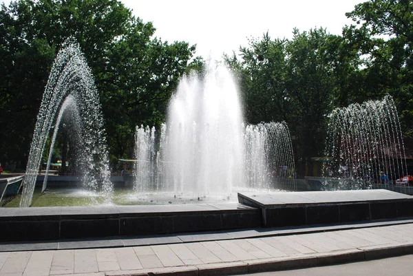 Fontana Ftrui Rinfrescante Nel Parco Estivo — Foto Stock