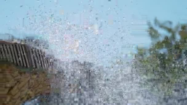 喷泉中的水滴在4K 慢动作60Fps — 图库视频影像