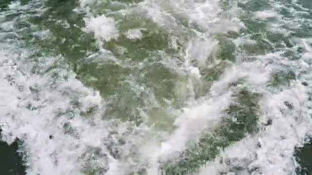 Wasser Weckt Rauch Hinter Dem Schiff Zeitlupe 60Fps — Stockvideo