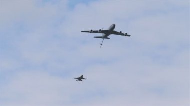 C-46 ve ek yükü 4 k yavaş uçan F16 Boeing 60 fps hareket