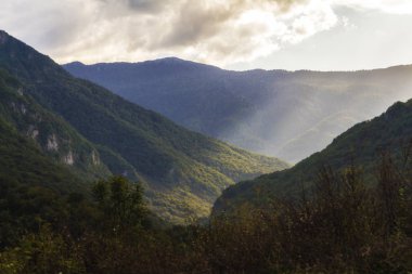 Bosna ve Hersek ve Karadağ arasındaki sınırdan manzara.