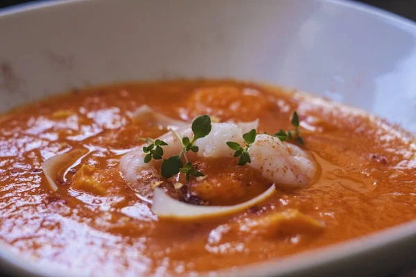 Sopa Bouillabaisse Sopa Peixe Deliciosa Com Calços Filé Peixe Legumes — Fotografia de Stock