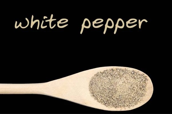 Witte Peper Houten Lepel Geïsoleerd Zwarte Achtergrond — Stockfoto