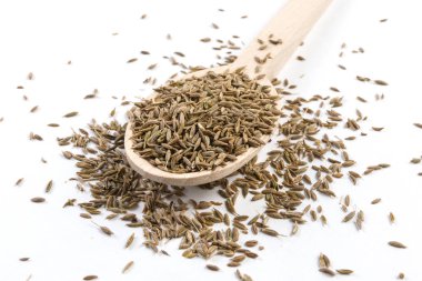 Kimyon tahta kaşık beyaz arka plan üzerinde izole içinde. Portre.