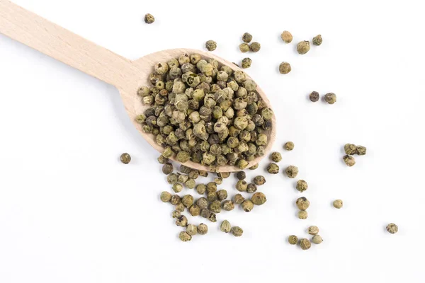 Groene Peper Peper Houten Lepel Geïsoleerd Een Witte Achtergrond Bovenaanzicht — Stockfoto