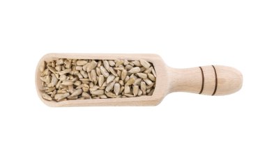 beyaz arka plan üzerinde izole ahşap kepçe ayçiçeği tohumu. Beslenme. doğal gıda maddesi. üst görünüm.