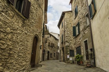 Chianti, Tuscany 'deki Radda' nın sokak manzarası. İtalya 'da tipik bir kasaba..