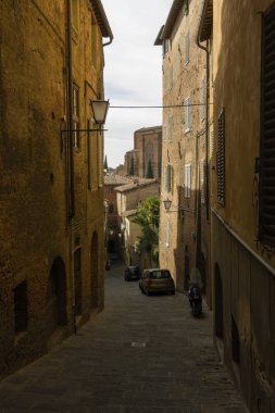 Siena caddeleri. Siena 'nın tarihi merkezi Unesco tarafından Dünya Mirası Alanı ilan edildi..