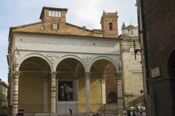 Siena Włochy Września 2019 Loggia Del Papa Pod Szarym Niebem — Zdjęcie stockowe