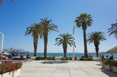 Makarska, Hırvatistan, 28 Mayıs 2018, güzel güneşli bir günde eski şehir, Nice açık havada Dalmaçya popüler turistik kentin.