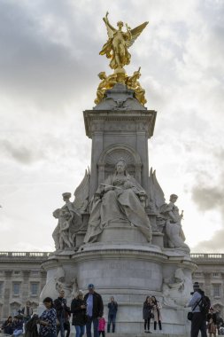 Victoria Anıtı, Londra İngiltere, 16 Ekim 2017. Buckingham Sarayı, güzel sanat heykel dışında güzel altın heykel