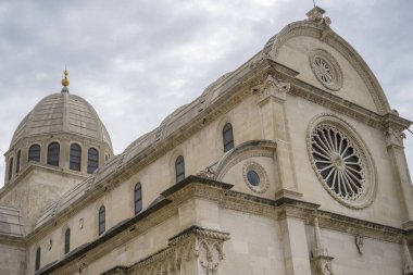 Sibenik Hırvatistan, 10 Eylül 2017, şehir, güzel güzel eski kilise ve cathedral St. James kentin mimarisini güzel sonbahar günü