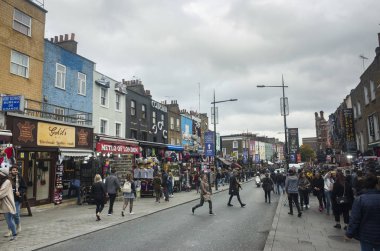 Camden Town Londra Büyük Britanya, 13 Ekim 2017, insanlar üzerinde şehrin görüntüden sokak, güzel açık havada