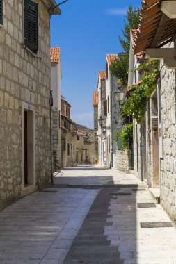 Old City Trogir, Hırvatistan - 19 Temmuz 2017, Nice sıcak yaz günü şehirde.