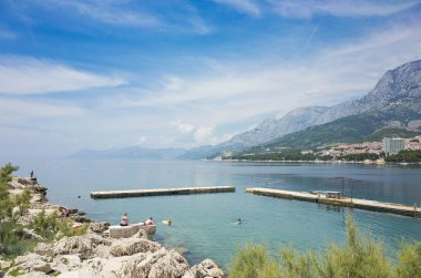 Makarska, Hırvatistan, 28 Mayıs 2018, güzel güneşli bir günde eski şehir, Nice açık havada Dalmaçya popüler turistik kentin. 