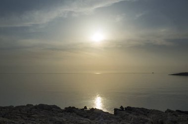 Güzel gün batımı Hırvatistan Avrupa'nın Adriyatik Denizi.