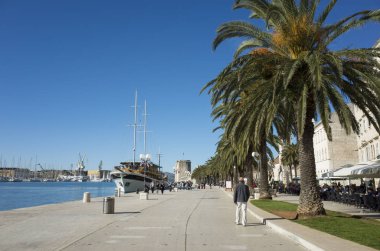 Makarska, Hırvatistan, 28 Mayıs 2018, güzel güneşli bir günde eski şehir, Nice açık havada Dalmaçya popüler turistik kentin.