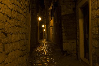  Gece güzel eski şehir. Trogir, Hırvatistan 