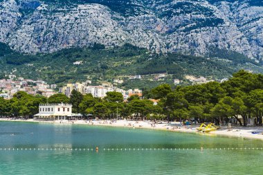 Makarska, Hırvatistan, 28 Mayıs 2018, güzel güneşli bir günde eski şehir, Nice açık havada Dalmaçya popüler turistik kentin.