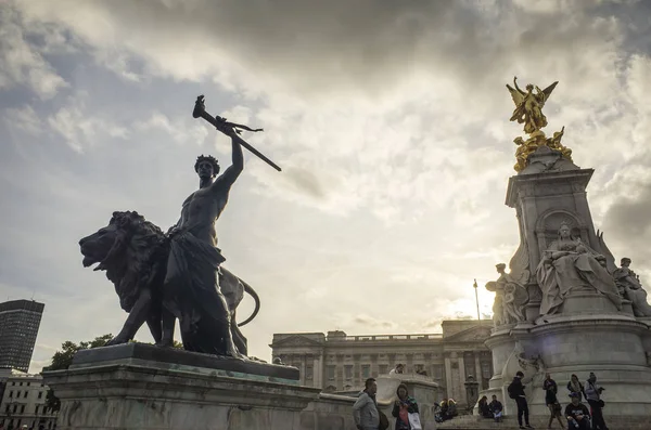 Victoria Memorial Londres Gran Bretaña Octubre 2017 Hermosa Estatua Oro — Foto de Stock