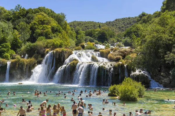 Nationale Park Krka Kroatië Augustus 2017 Mensen Zwemmen Water Sluit — Stockfoto