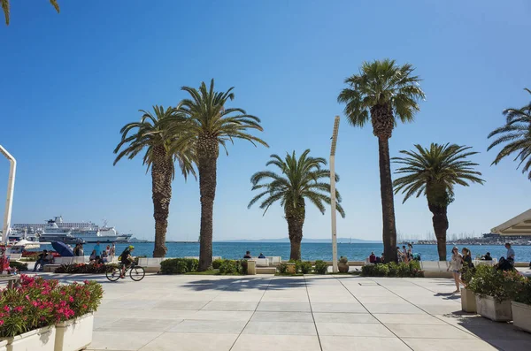 Makarska, Hırvatistan, 28 Mayıs 2018, güzel güneşli bir günde eski şehir, Nice açık havada Dalmaçya popüler turistik kentin.