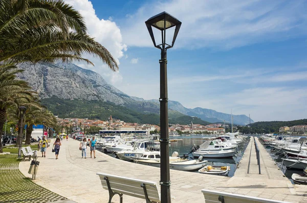 Makarska, Hırvatistan, 28 Mayıs 2018, güzel güneşli bir günde eski şehir, Nice açık havada Dalmaçya popüler turistik kentin.