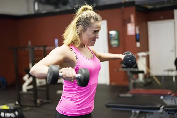 Escandinavo Loira Fitness Menina Formação Ginásio — Fotografia de Stock