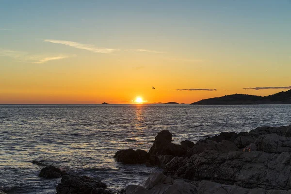 Güzel gün batımı Hırvatistan Avrupa'nın Adriyatik Denizi.