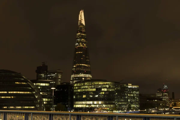 Londra İngiltere, 11 Ekim 2017, gece sahne şehir, Nice açık havada ve mimarlık İngiltere'de 