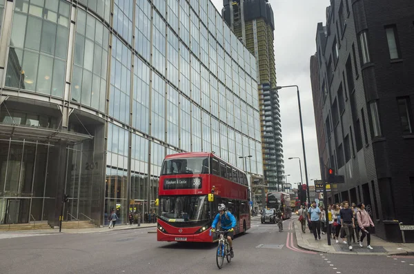 Camden Town Londra Büyük Britanya, 13 Ekim 2017, insanlar ve sokak, güzel açık havada resim şehir trafik