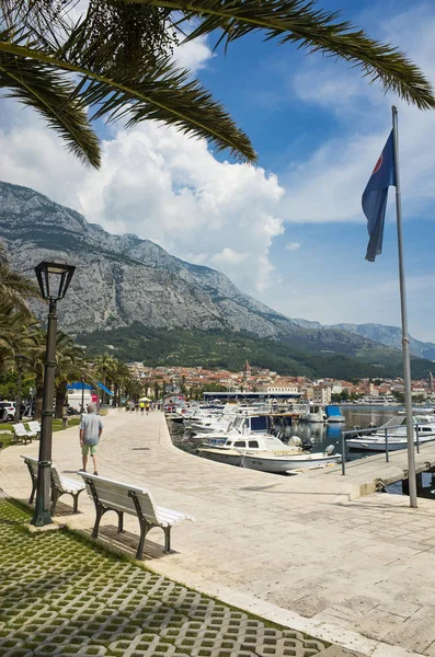 Makarska, Hırvatistan, 28 Mayıs 2018, güzel güneşli bir günde eski şehir, Nice açık havada Dalmaçya popüler turistik kentin.