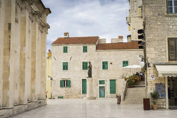 Sibenik Hırvatistan, 10 Eylül 2017, şehir, güzel sokak ve bina şehir güzel sonbahar günü