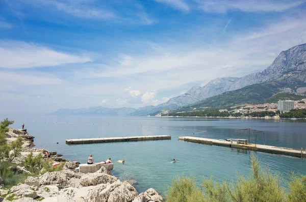 Makarska, Hırvatistan, 28 Mayıs 2018, güzel güneşli bir günde eski şehir, Nice açık havada Dalmaçya popüler turistik kentin. 
