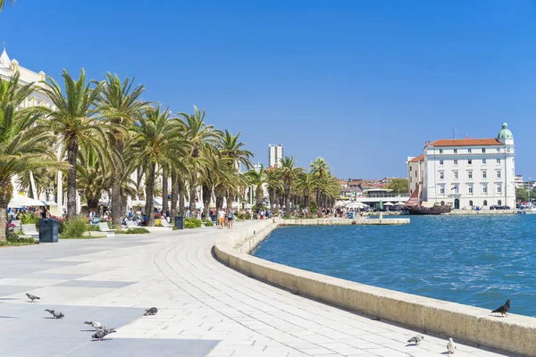 Split, Hırvatistan, 21 Mayıs 2018, güzel güneşli bir günde eski şehir, Nice açık havada popüler turistik kentin. 