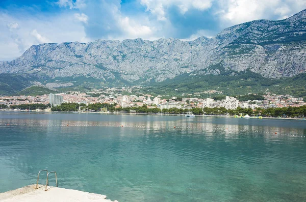 Makarska, Hırvatistan, 28 Mayıs 2018, güzel güneşli bir günde eski şehir, Nice açık havada Dalmaçya popüler turistik kentin. 