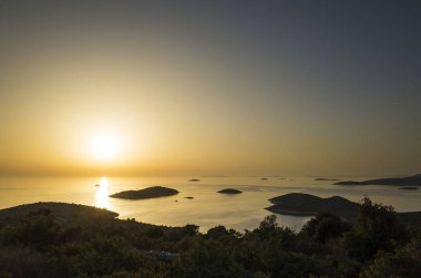 Güzel gün batımı Hırvatistan Avrupa'nın Adriyatik Denizi.