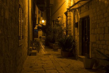  Gece güzel eski şehir. Trogir, Hırvatistan 