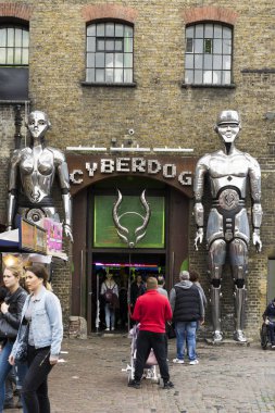Camden Town Londra Büyük Britanya, 13 Ekim 2017, insanlar üzerinde şehrin görüntüden sokak, güzel açık havada