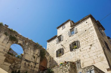 Split, Hırvatistan, 21 Mayıs 2018, güzel güneşli bir günde eski şehir, Nice açık havada popüler turistik şehir. Diocletianus Sarayı'nın mimari.