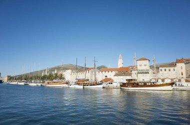 Makarska, Hırvatistan, 28 Mayıs 2018, güzel güneşli bir günde eski şehir, Nice açık havada Dalmaçya popüler turistik kentin.