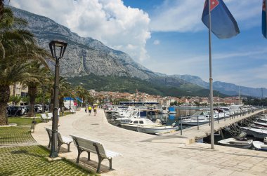 Makarska, Hırvatistan, 28 Mayıs 2018, güzel güneşli bir günde eski şehir, Nice açık havada Dalmaçya popüler turistik kentin.